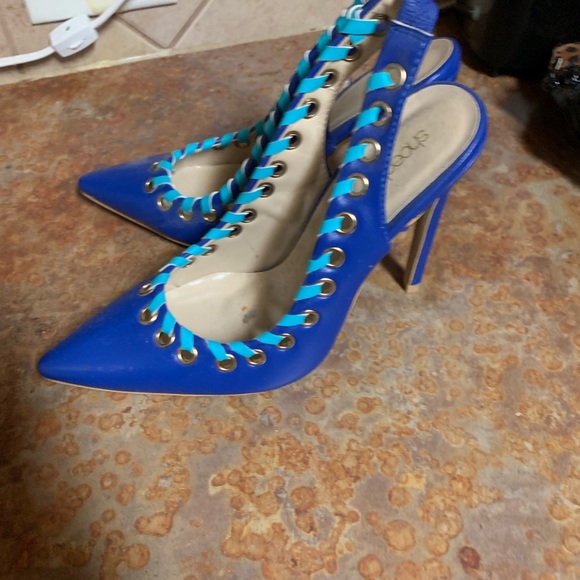 Pretty blue - Picture 3 of 5